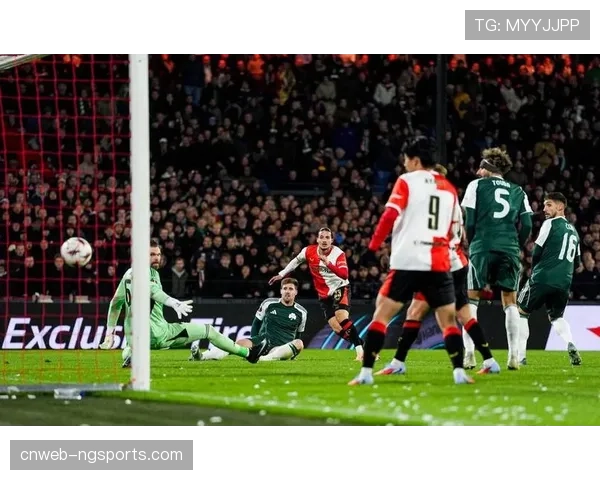 费耶诺德主场3比2力克埃因霍温 荷甲榜首大战上演进球盛宴